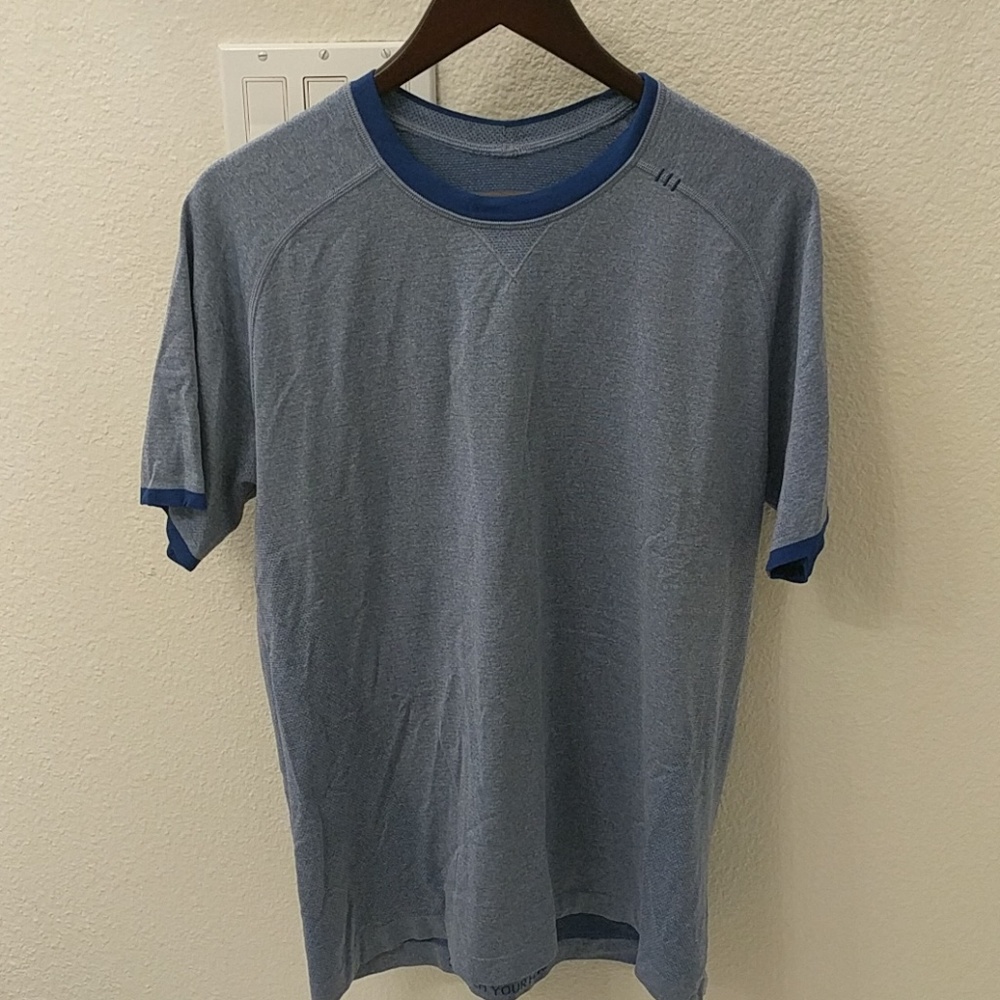 Lululemon tshirt
